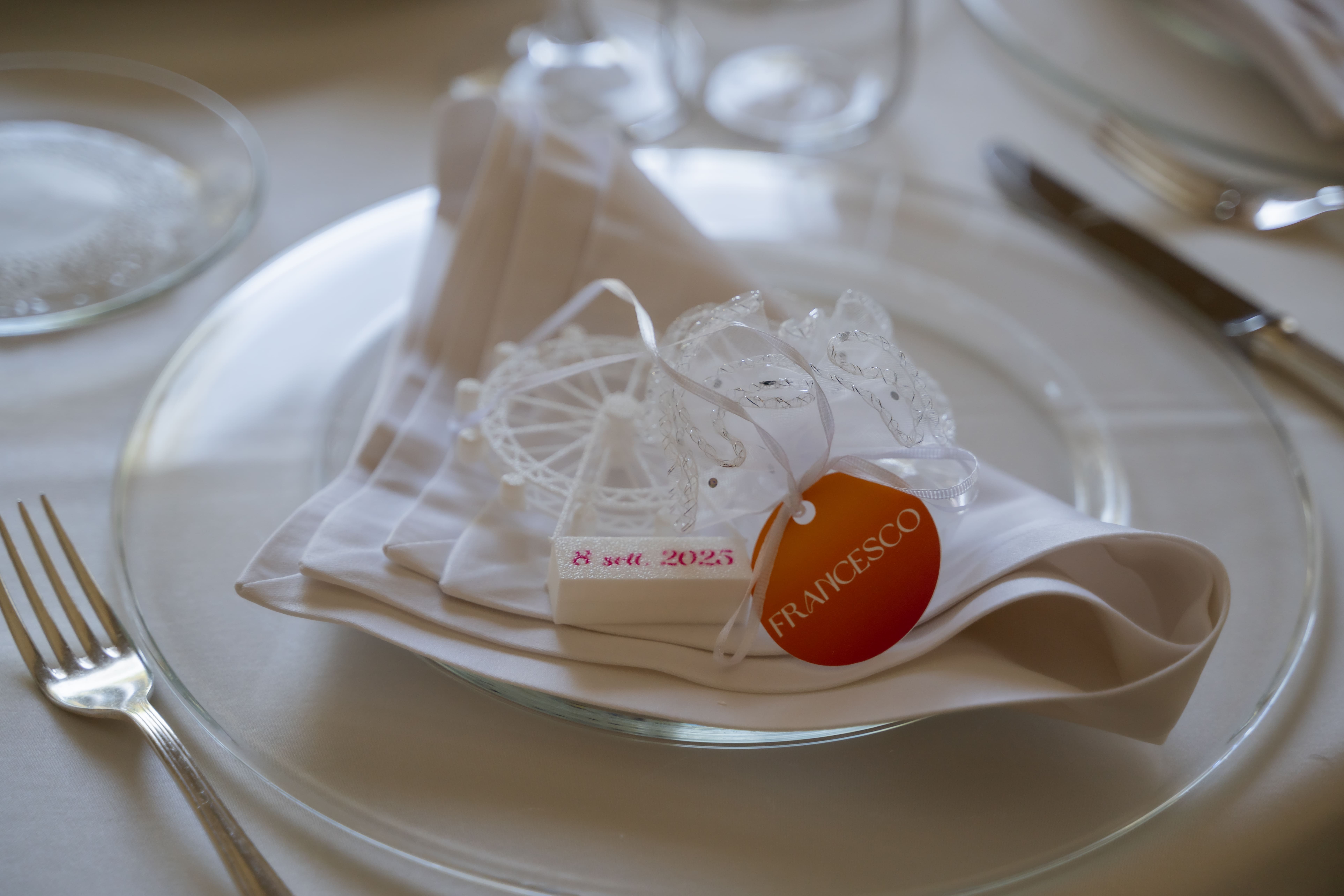 Segnaposto personalizzato a forma di ruota panoramica in resina 3D al piatto